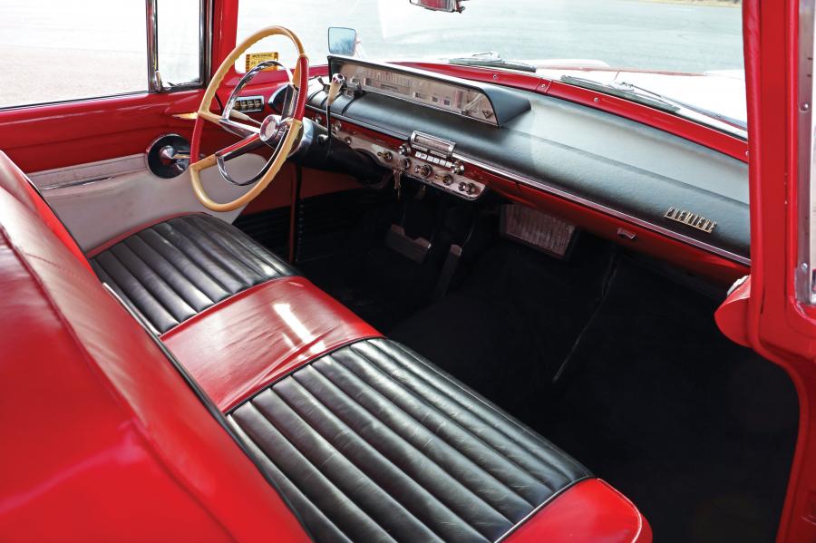 Интерьер Lincoln Premiere Hardtop Coupe (60B) 1956 года  (фото 5 из 15)
